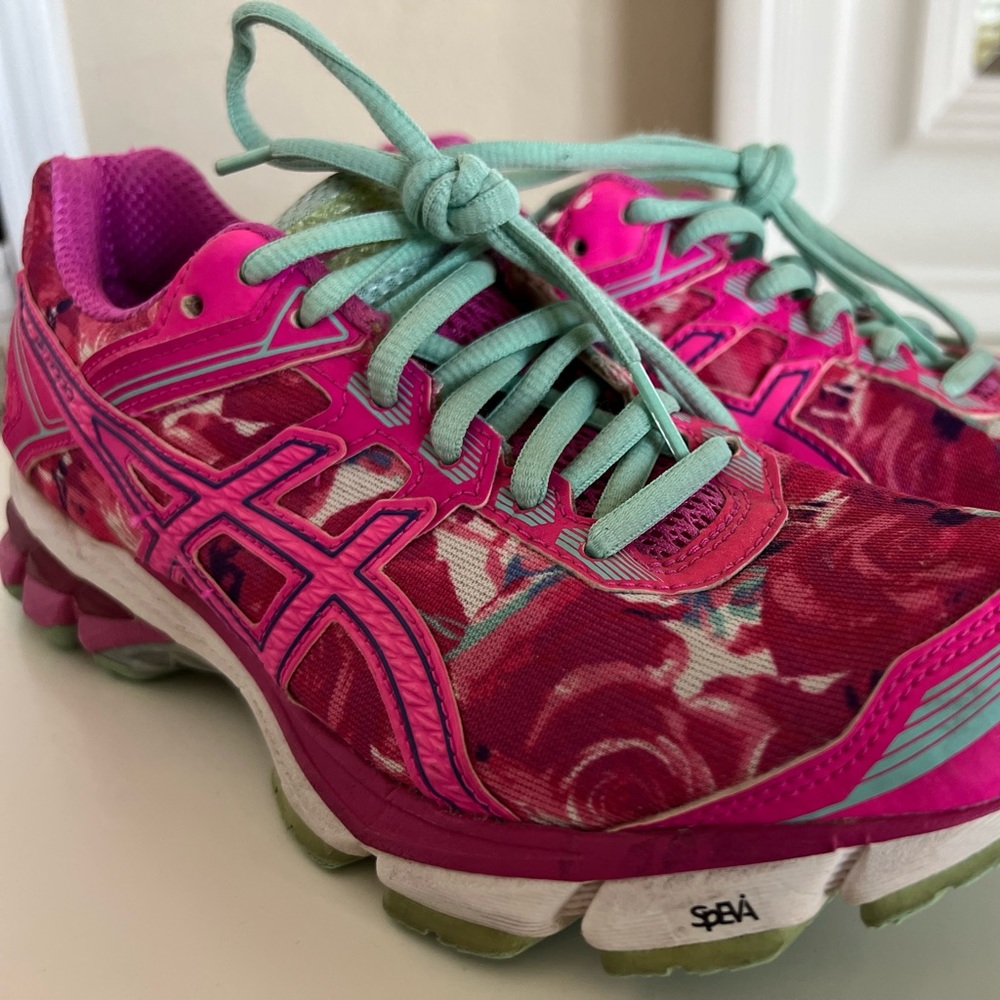 Womens ASICS size 6.5